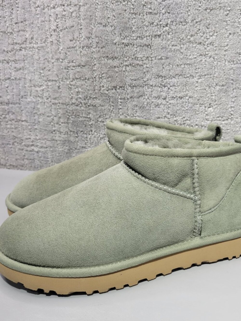 UGG Classic Ultra Mini Womens Size US 7 Light Green Suede Lined Fur Snow Boots - Picture 13 of 13